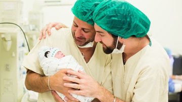 Após oito tentativas, nasce filho biológico de casal homoafetivo: "Sonho realizado" - Reprodução/ Instagram