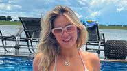 Na piscina, Virginia Fonseca abaixa biquíni no limite e enlouquece fãs: "Que mamãe" - Reprodução/ Instagram