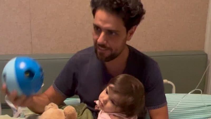 Na Bahia, Thiago Arancam e esposa vivem drama com filha de 1 ano, a pequena Angelina: "Internada" - Reprodução/Instagram