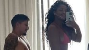 De biquíni, Iza mostra atitude e senta no colo do namorado em foto: "Passei mal" - Reprodução/ Instagram