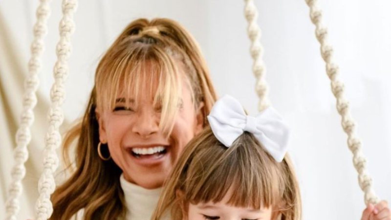 Dany Bananinha posa com a filha e semelhança impressiona fãs: "São idênticas" - Reprodução/ Instagram