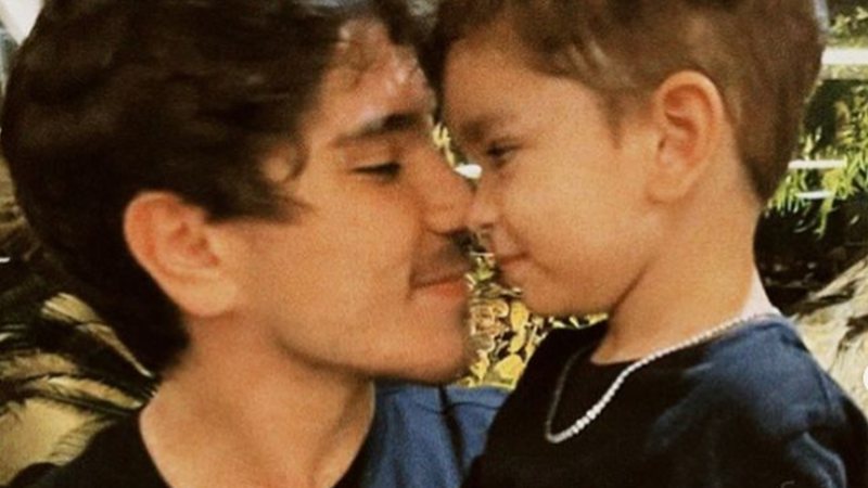 Justino de 'Amor Perfeito', João Fernandes relata dificuldade de criar filho solo - Reprodução/Instagram