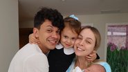 Tata Estaniecki anuncia nascimento de Caio, segundo filho com Julio Cocielo: "Família completa" - Reprodução/Instagram
