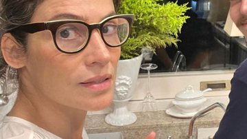 Renata Vasconcellos surge lavando louça em foto raríssima com o filho: "Lindos" - Reprodução/ Instagram