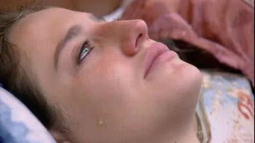 A atriz Bruna Griphao cai no choro e é consolada momentos antes do resultado do Paredão: "Vamos torcer" - Reprodução/Globo