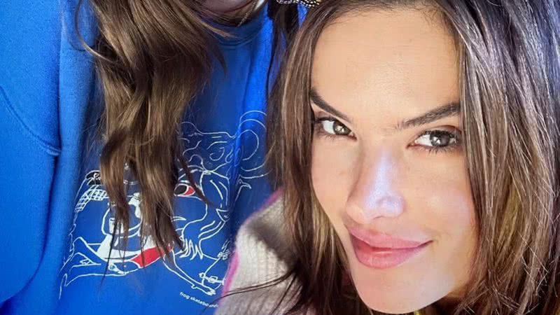 Alessandra Ambrosio surge em clique raríssimo com a filha e semelhança choca: “Cópia” - Instagram