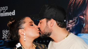 Assumidos! Maiara e Fernando trocam beijos quentes após reatarem pela 11ª vez - Eduardo Martins/ Agnews