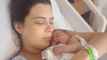A apresentadora Michelle Loreto mostra momento de amor com filha recém-nascida, Aurora: "A paz mais profunda" - Reprodução/Instagram