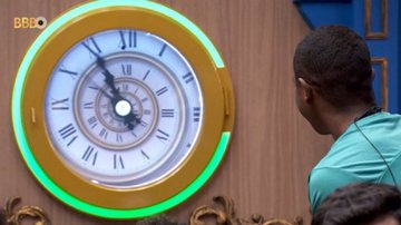 BBB 24: Davi confunde botão de desistência com relógio: "Apertou?" - Reprodução/Globo
