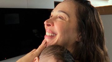 A atriz Claudia Raia se derrete pelo filho caçula, Luca, de um ano, em foto publicada nas redes sociais; veja - Reprodução/Instagram