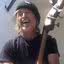 O músico Charlie Colin, ex-baixista da banda Train, morre após escorregar no chuveiro; saiba mais o que aconteceu