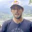 O surfista Lucas Chumbo faz relato comovente sobre resgates no Rio Grande do Sul; confira