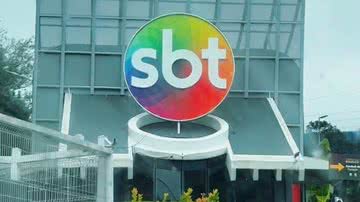 Após vazar que um diretor e funcionário foram flagrados fazendo sexo no camarim do SBT, a emissora se pronunciou sobre a situação; veja - Reprodução/SBT