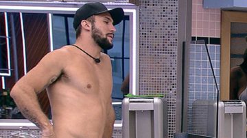 BBB21: No paredão até a final, Arthur revela estratégia ousada para permanecer na casa: "Minha única chance" - Reprodução/TV Globo