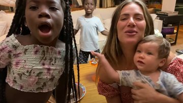 Bruno Gagliasso ganha surpresa emocionante de Giovanna Ewbank e o filhos: "Amor das nossas vidas" - Reprodução/YouTube