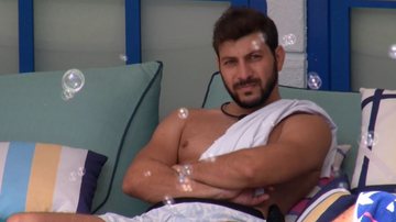 Caio acredita em vitória no Paredão e sister dá conselho - Reprodução / TV Globo