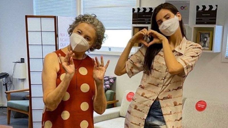 Camila Queiroz se emociona em reencontro nas gravações de 'Verdades Secretas 2': "Pessoa muito importante na minha vida" - Reprodução/Instagram