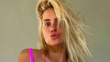 Ousada, Carolina Dieckmann abaixa o biquíni e leva web à loucura ao mostrar parte da virilha: "Tira tudo" - Reprodução/Instagram