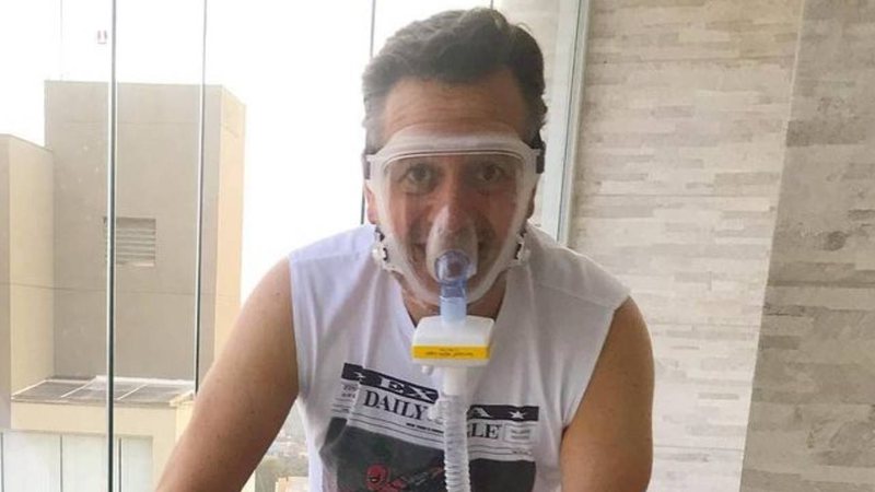 Após vencer Covid-19, Celso Zucatelli recupera fôlego em fisioterapia respiratória: "A doença não é brincadeira" - Reprodução/Instagram
