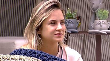 Ex-BBB Gabi Martins surge morena e com bocão gigante após preenchimento: "Já vai ficar top" - Reprodução/TV Globo