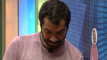 BBB21: Abalado, Gilberto vive momento de solidão e desabafa: "Por que eu sou um idiota?" - Reprodução/TV Globo