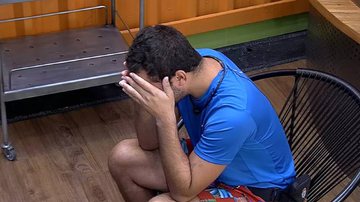 BBB21: Gilberto se desespera e chora muito por medo de ser eliminado: "Todo mundo sabe que vou sair" - Reprodução/TV Globo