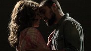 O momento romântico durará pouco por contada da reação que a jovem terá; veja - Reprodução/TV Globo