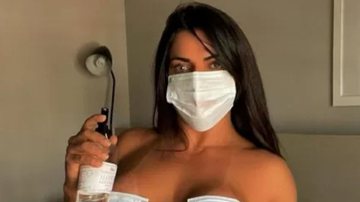 Como assim? Ex-Miss Bumbum faz ensaio sensual e cobre partes íntimas com máscaras cirúrgicas: "Ato de amor" - Reprodução/Instagram