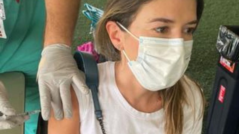 Aos 40 anos, Rebeca Abravanel recebe segunda dose da vacina contra Covid-10 nos Estados Unidos - Reprodução/Instagram