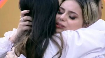 No reencontro do BBB21, Juliette ganha abraço de Viih Tube que chora e implora desculpas: "Jamais deixaria de salvar ela" - Reprodução/TV Globo