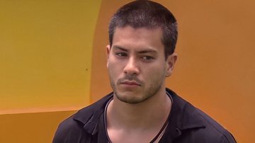 BBB22: Arthur Aguiar toma bronca por fazer propaganda para Maíra Cardi: "Bizarro" - Reprodução/TV Globo