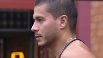 Arthur Aguiar se ofende com piada sobre dieta imposta por Maíra Cardi - Reprodução/TV Globo