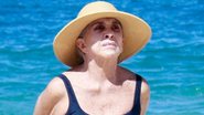 Betty Faria desfila corpo ao natural de maiô aos 80 anos - AgNews