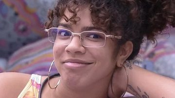 Ex-BBB Maria posa de jaqueta e calcinha em ensaio sensual - Reprodução/TV Globo