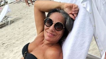 Aos 58 anos, Glória Pires posa de biquíni e barriga trincada rende elogios: "Perfeita" - Reprodução/Instagram
