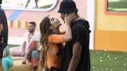 Jade Picon e Paulo André foram flagrados em um clima de romance na gravação do especial BBB Dia 101 - Reprodução/TV Globo