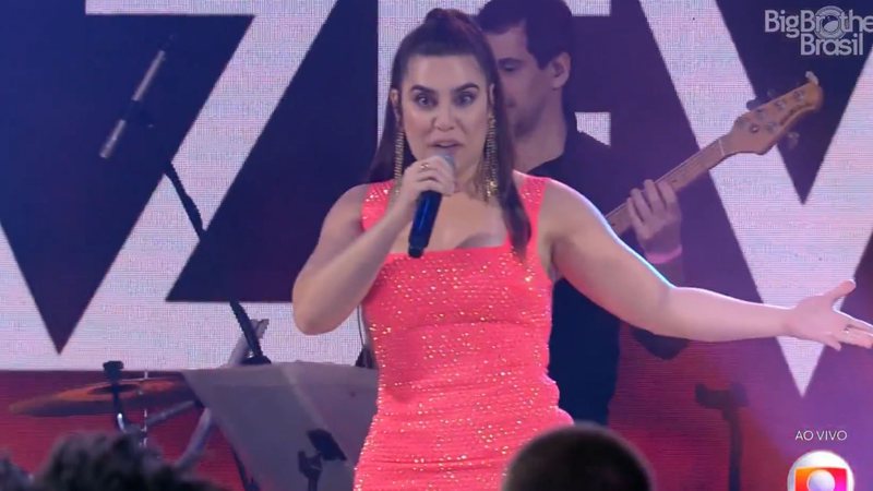 Naiara Azevedo se apresentou sozinha na final do BBB22, diferente de Linn da Quebrada e Maria, que também participaram do programa - Reprodução/TV Globo