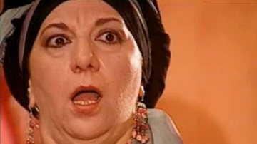 Após anos sendo a solteirona da medina, Zoraide vai ser pedida em casamento, mas tem uma reação inusitada; confira - Reprodução/TV Globo