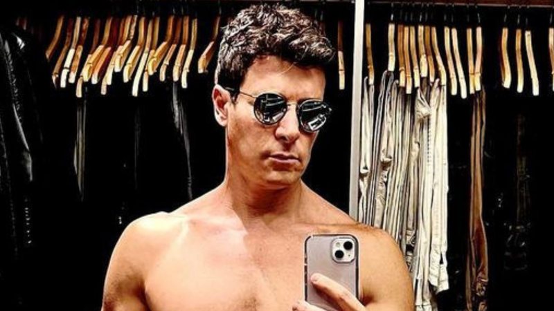 Aos 48 anos, Rodrigo Faro tira a camisa e ostenta abdome saradíssimo: "No formol" - Reprodução/Instagram