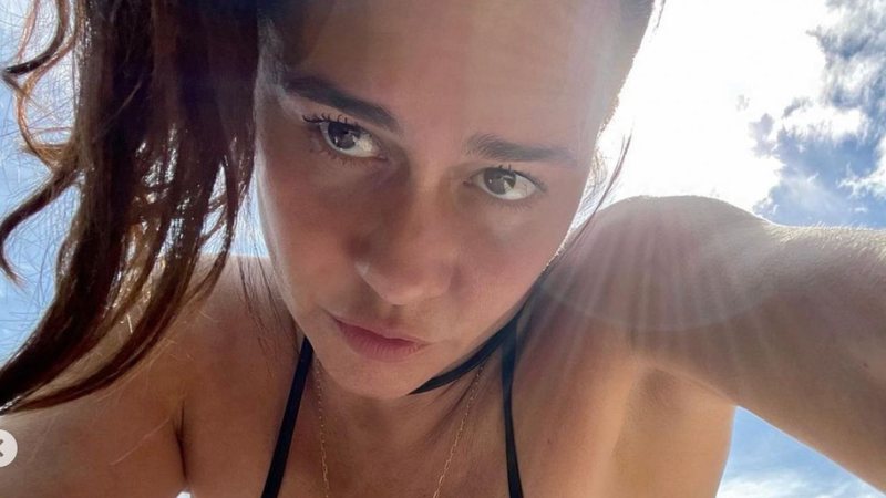 Alessandra Negrini rebate críticas ao seu comportamento aos 50 anos: "Por que eu não posso ser assim?" - Reprodução/Instagram