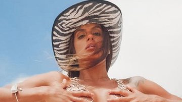 Carol Peixinho aparece de topless em cliques ousados - Reprodução/Instagram/Renato Rebouças