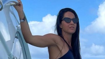 Saradíssima, noiva de Zezé di Camargo posa de fio-dental em passeio de barco: "Quando o dia é perfeito" - Reprodução/Instagram