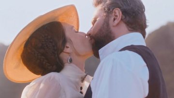 Os dois se beijarão ardentemente ignorando seus respectivos parceiros; confira - Reprodução/TV Globo