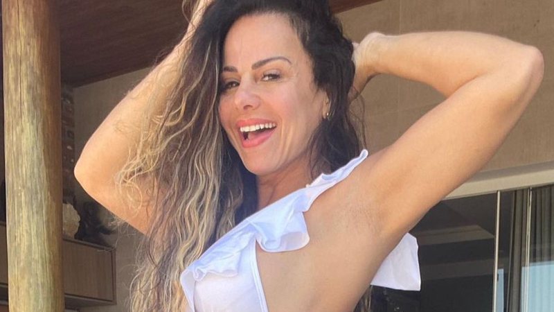Viviane Araújo com biquíni mínimo e ostenta corpo quatro quilos mais seco - Instagram