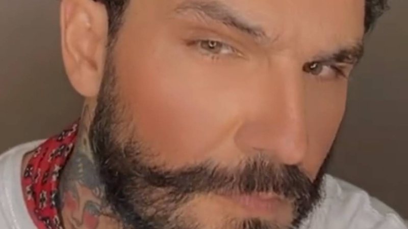 Ex-BBB Wagner Santiago ironiza críticas após receber beijo grego em vídeo vazado: "Tabu de c* é língua" - Reprodução/Twitter