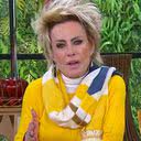 Ana Maria Braga mostra folha de maconha no 'Mais Você' sem perceber - Reprodução/TV Globo