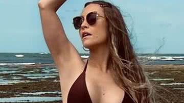 Ex-BBB Carla Diaz posa com biquíni mínimo e namorado faz proposta - Reprodução/Instagram