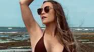 Ex-BBB Carla Diaz posa com biquíni mínimo e namorado faz proposta - Reprodução/Instagram