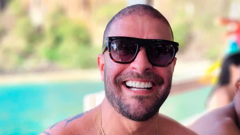 Treinando pesado, Diogo Nogueira posa sem camisa e exibe corpão musculoso - Instagram