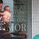 Fofura! Fabíula Nascimento e Emílio Dantas interrompem almoço para ninar os gêmeos - Reprodução/Instagram
